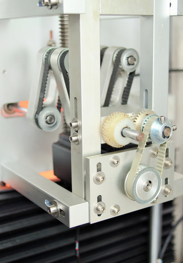 Kapaku dhe mbyllja e trupit makineria e etiketimit të mëngës zvogëlohet me dy koka