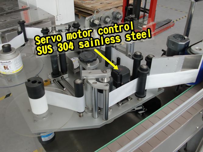 Makinë e vogël për etiketimin e ngjitëses me shishkë të rrumbullakët me pllakë 60 - 300 copë në minutë