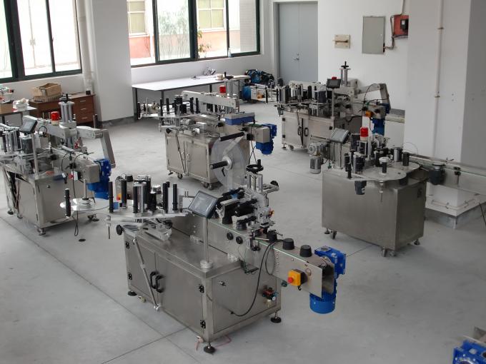 Shishe katrore makinë anësore etiketimi horizontale anësore e dyfishtë, enë e rregullt ose e parregullt