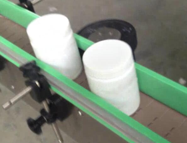 Makinë për etiketimin e shisheve të rrumbullakëta, makina për shishe dhe etiketim për kavanozin me sheqer të bluar