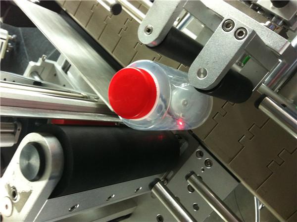 Makinë etiketimi e ngjitëseve të rrumbullakëta të Pawpaw / Guava për fushën e pijeve