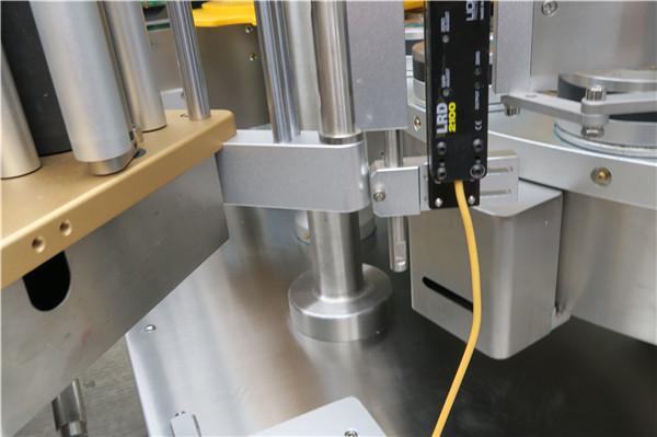 Makinë etiketimi e ngjitëseve rrotulluese me shpejtësi të lartë me rripin e opsioneve të makinës mbushëse