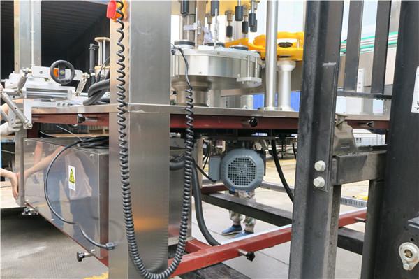 Shishe e rrumbullakët Pajisja e etiketimit të afisheve rrotulluese Trashësia e pajisjeve ≥ 30mm