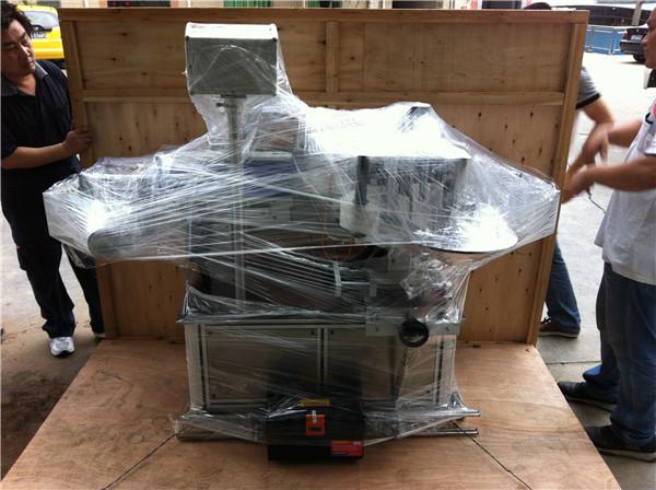 Aplikuesi i Etiketës së Ngjitëse me Shpejtësi 45m / Min për Shishe Uji Sqaure / Round / Flat