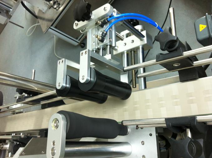 Makinë e etiketimit të ngjitëseve Vetë ngjitës shishe qelqi, Makinë etiketimi me kavanoz qelqi