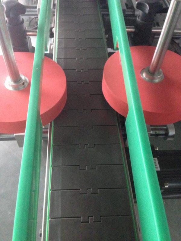 Aplikues i Automatizuar i Etiketave për Shishe të Raundit / Sheshit / Subuliform