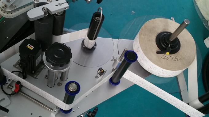 25kg Jar Sheshi Shishe Shishe ngjitës Makinë Aplikuesi, Makinë Etiketimi me Shishe Ushqyese Shpejtësia e Qëndrueshme