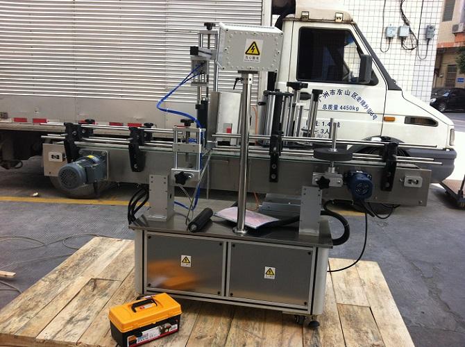 Makinë e etiketimit të ngjitëseve të rrumbullakëta me etiketë të dyfishtë me precizion të lartë për etiketën e ngjitësit