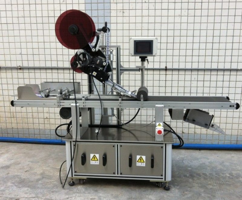 Makineri kryesore e etiketimit për maskë / kartonë të pahapur / çanta letre, aplikues i etiketës së sipërfaqes së sheshtë furnizues