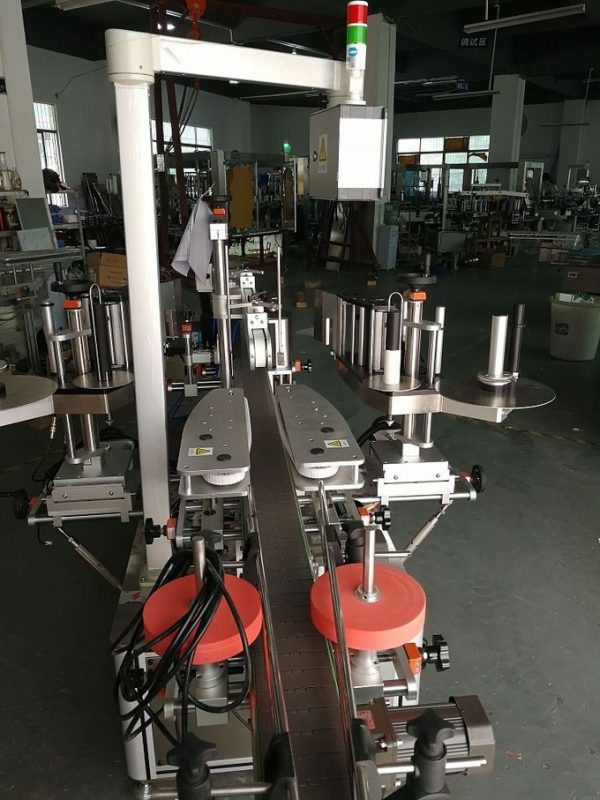 Makinë automatike etiketuese anësore dyfishe për shishet ovale dhe të sheshta