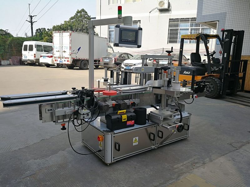 Makinë etiketë ngjitëse etiketuese anësore e dyfishtë shishe shampo e Kinës furnizues i plotë